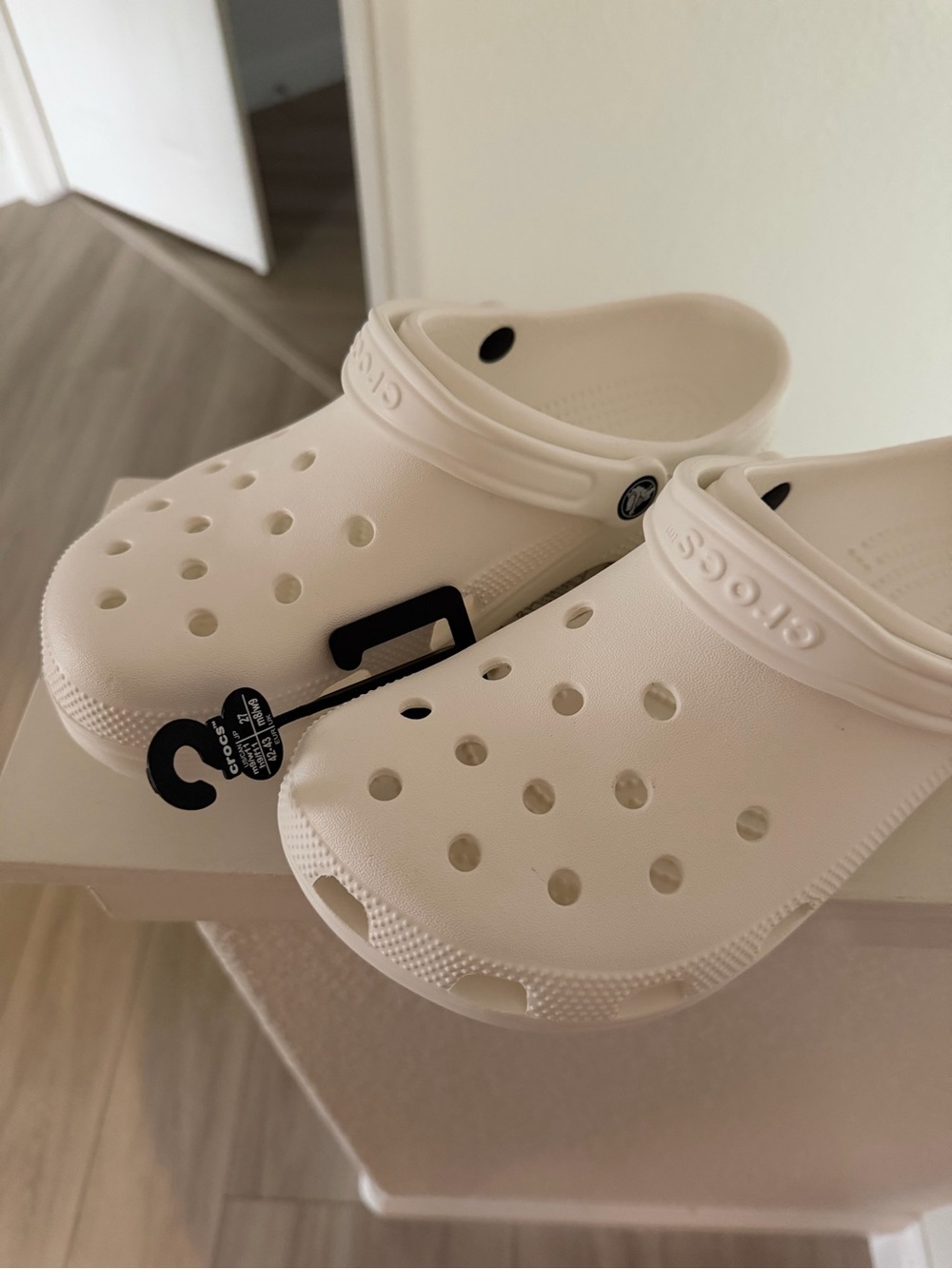 Crocs Classic White - Comfortable Slip-On Shoe